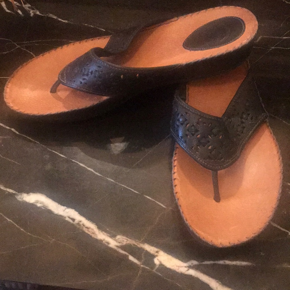 Nurture comfort black sandal